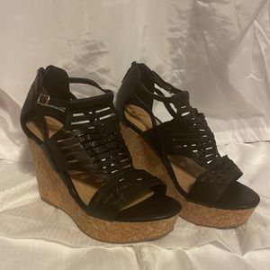 Sz 7 1/2 Black Report Cinnamon Wedge